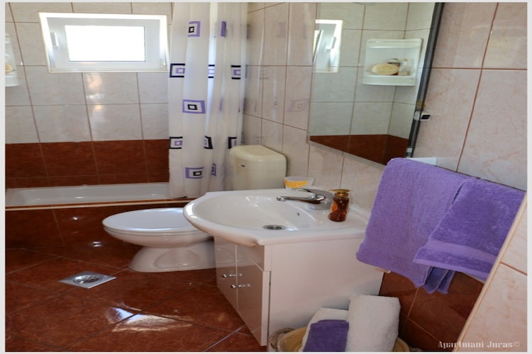 Apartments Juras - Studio Apartment with Balcony and Side Sea View (Tea)-Badezimmer