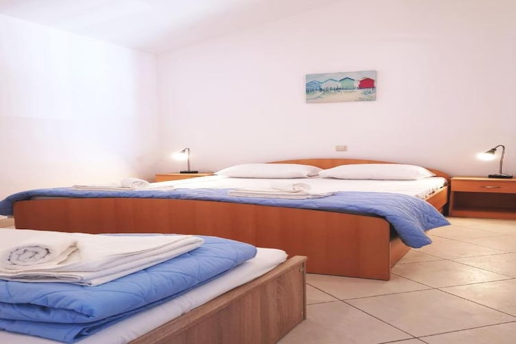 Lumbarda Resort Apartments - Superior Two-Bedroom Apartment with Sea View (SUPERIOR 2B2B ) A7-Schlafzimmer
