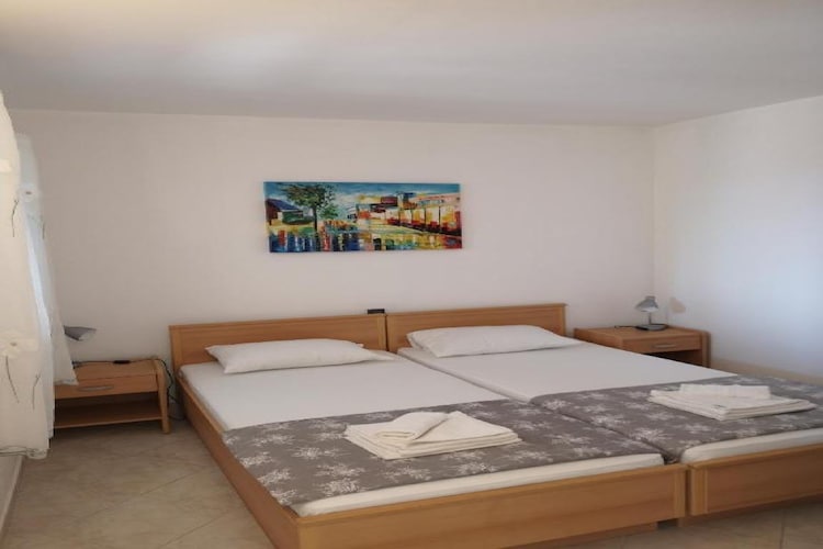 Lumbarda Resort Apartments - Superior Two bedroom Apartment with Mountain View  E1-Bedroom