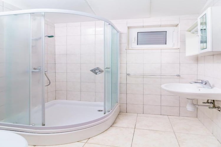 Lumbarda Resort Apartments - Comfort One Bedroom Apartment  H5-Badezimmer
