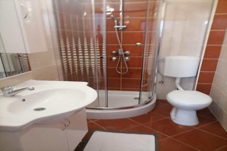 Apartments Libertas - One Bedroom Apartment with Balcony and Sea View - (9)-Badkamer