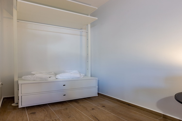 Exquisite Prestige Luxury Apartments with Shared Pool - Two Bedroom Apartment with Balcony (owner 2)