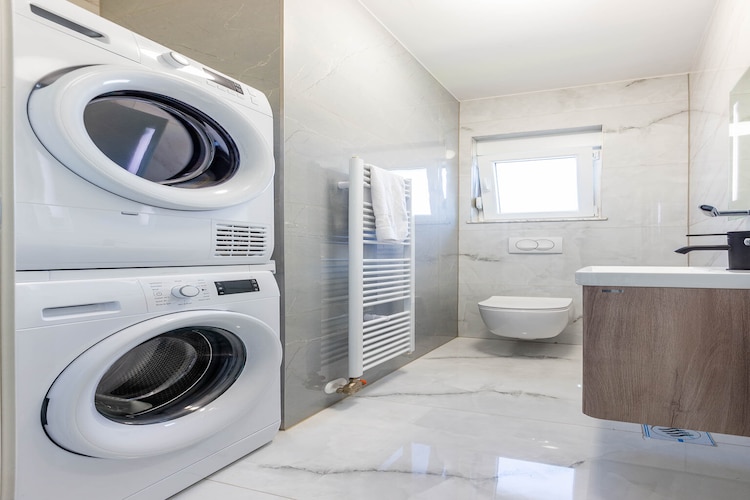 Exquisite Prestige Luxury Apartments with Shared Pool - Classic Three Bedroom Apartment with Balcony (owner 5)-Badezimmer