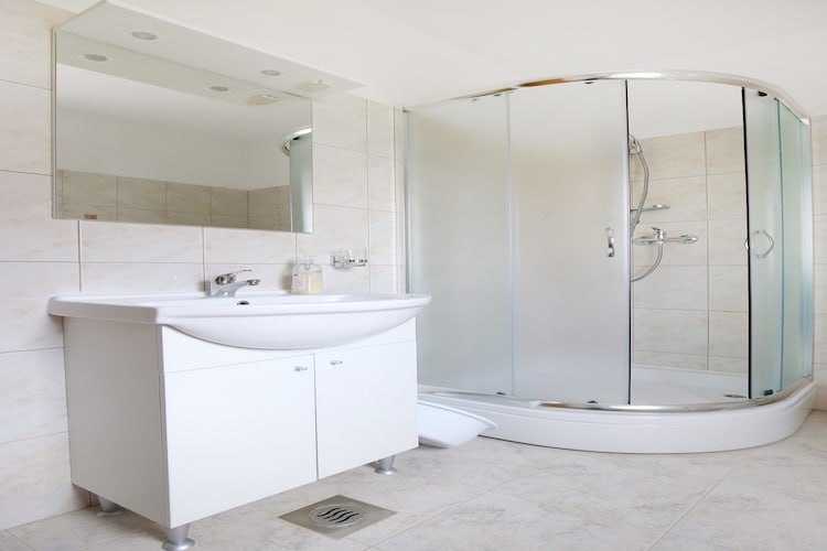 Apartments Kapetan - Comfort Studio Apartment with Terrace-Bathroom