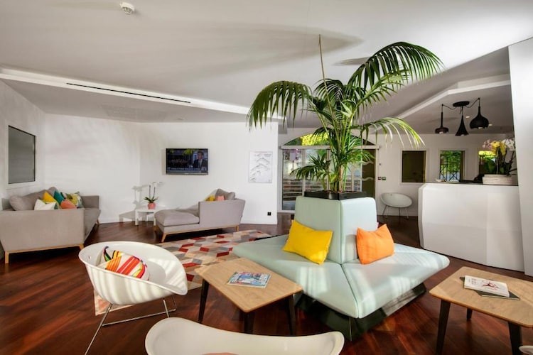Adonis Mougins T2-Hall & reception