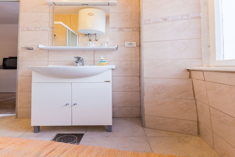Secret & Stylish Hideaway Apartments Zadar Old Town - Double Room (owner Mila Room)-Badkamer