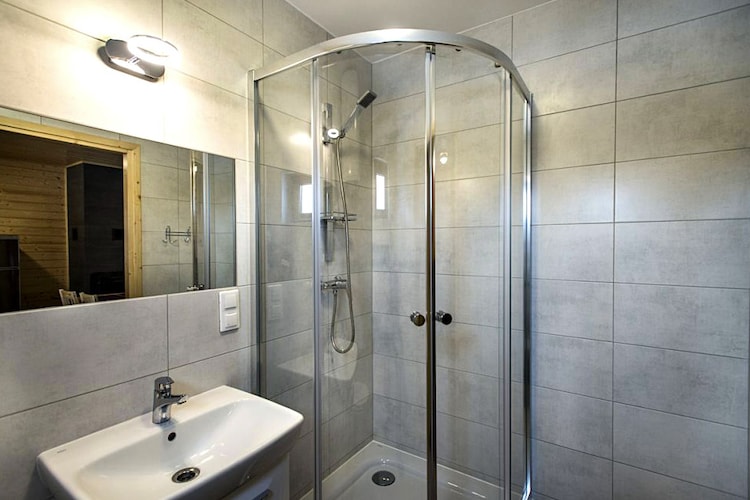 Piętrowe domki wakacyjne w Pleśnej-Badkamer