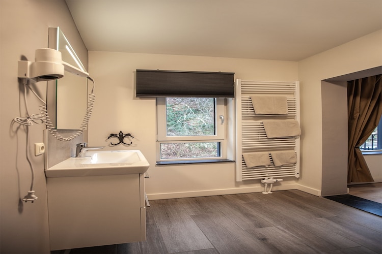 Luxe appartement Nous - nr 5-Badkamer