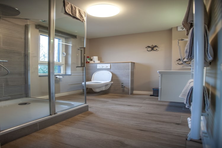 Luxe appartement Nous - nr 6-Badkamer