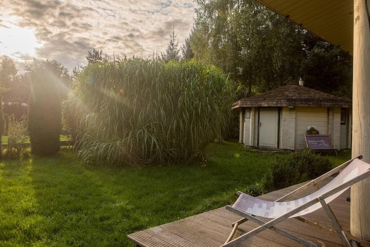Dom wakacyjny z sauną nad jeziorem-Tuinen zomer