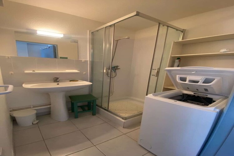 LOU 163 ORLHAC-Badkamer
