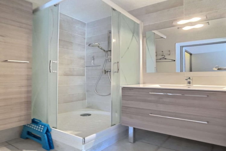 LOU 180 DESSELLE-Badkamer