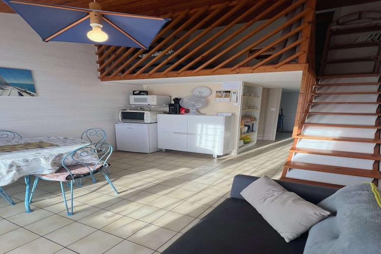 LOU 151 MAYNARD-Woonkamer