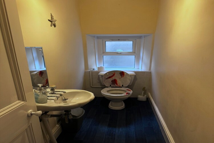 SEASIDE  Two Bed Room Apartment  4 Guest-Badkamer
