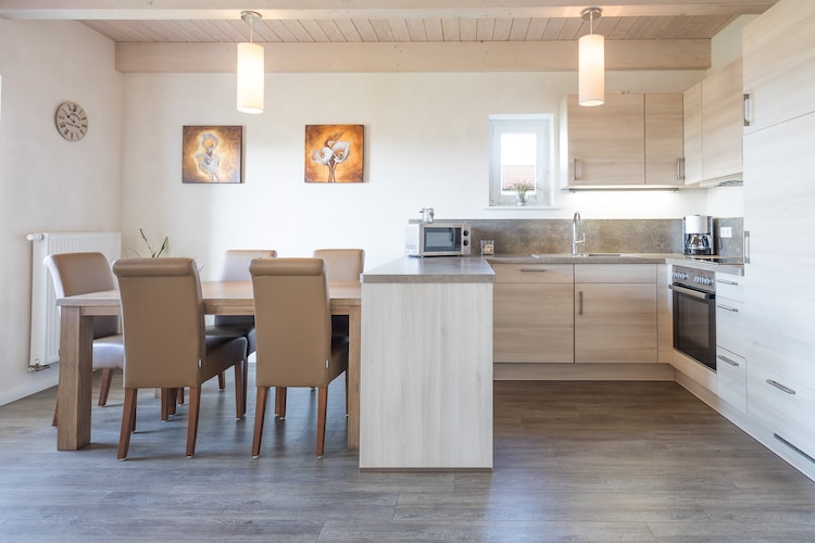 Ferienhaus Trottellumme-Eetkamer
