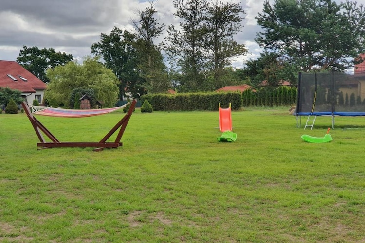 Domek wakacyjny z 2 sypialniami w Wodnicy koło Ustki-Gardens summer
