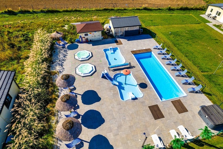 Domek piętrowy 6-osobowy Ustronie Morskie-Swimming pool