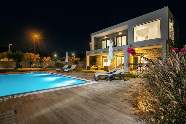 Villa Kastalys-Buitenkant zomer