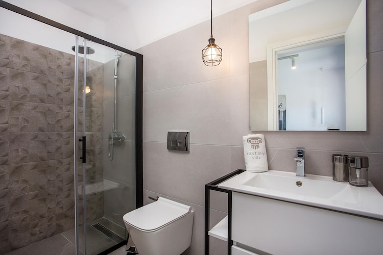 Villa Kastalys-Badkamer