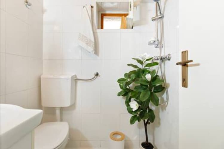 Holiday Home Lišnjak - Three Bedroom Holiday Home with Pool-Badezimmer