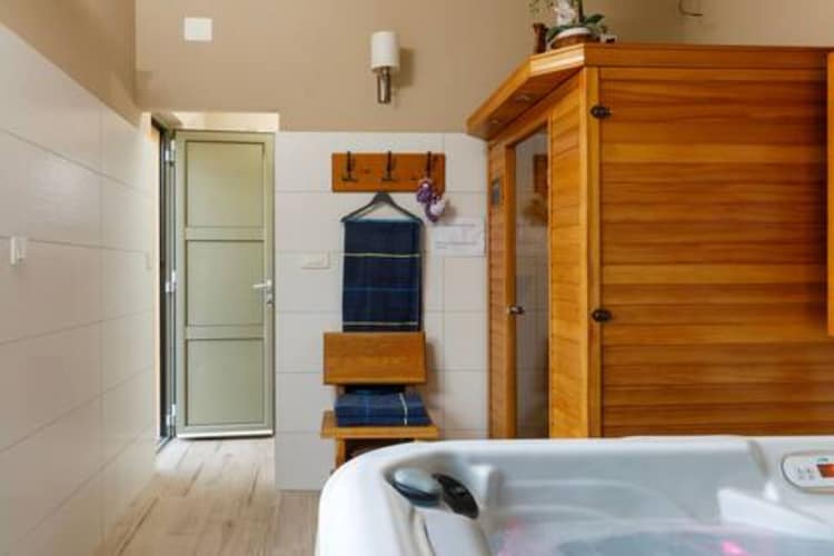 Holiday Home Lišnjak - Three Bedroom Holiday Home with Pool-Wellnessbereich
