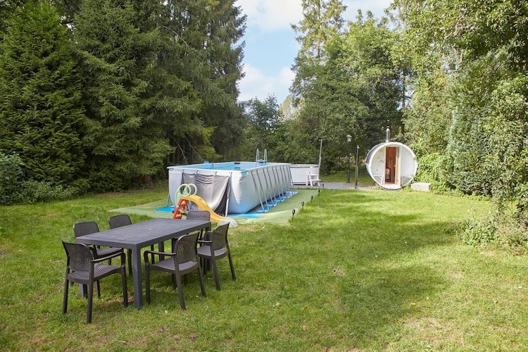 Dom wakacyjny w Sasinie dla max 6 osób-Jardins en été