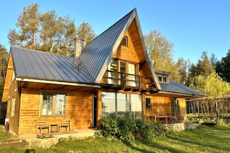 Holiday villa with sauna, on the shore of the lake