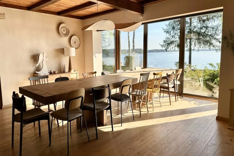 Holiday villa with sauna, on the shore of the lake