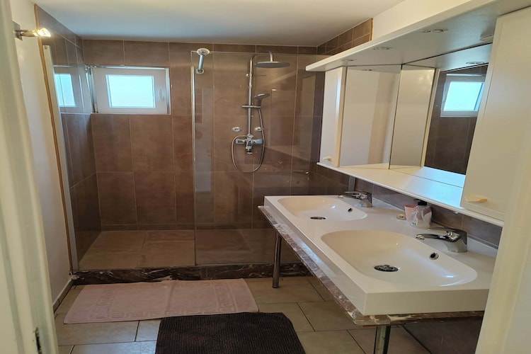 Apartments Lighthouse - (A5) ThreeBedroom Apartment with Private Garden - Bathroom