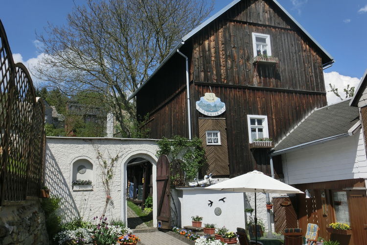 Comfortabel appartement met tuin en terras, midden in het Thüringer Woud