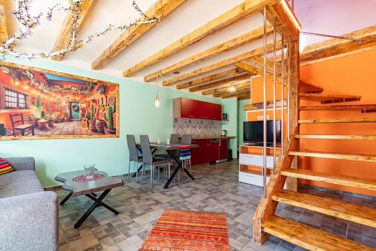 A small coastal village, 2.5 km from the sea. The holiday resort is nestled amidst endless meadows.
This intimate holiday resort, decorated in a Mexican style, offers accommodation in eight two-story holiday homes styled after colorful Mexican pueblos. Each house has a ground floor living room (with a TV, table, and a double sofa bed), a kitchen, and a bathroom with a shower (including a washing machine). Upstairs, there are two double bedrooms.
Each house has a terrace with garden furniture and loungers. Wireless internet is available.
The well-maintained and fenced grounds of the holiday resort include a children's playground, secure parking, a barbecue, and a small summer swimming pool (open in July and August). Bicycles are available for use free of charge, but a refundable deposit is required. During the summer, the resort operates a food truck serving delicious Mexican cuisine. Included in the price: bedding, electricity, water, parking, internet, bicycles, a garden pool, and final cleaning. A cot and highchair are available upon request.
The seaside beach is 2.5 km away, and its advantage, besides the undoubtedly picturesque views, is that it's not crowded even in high season. You can also reach it by bike along one of the numerous bike paths, visiting nearby seaside towns along the way. Smaller, charming ones like Poddąbie and Orzechowo, or larger resorts like Rowy (6 km) or Ustka (13 km), where you can expect a wide selection of good restaurants. Crossing the Łupawa River in Rowy (fishing is allowed here), you reach the gates of the National Park (the third largest in Poland). Numerous walking trails allow you to see the park's greatest attractions: the Czołpino lighthouse, the flooded forest, the shifting sand dunes, the heathlands, the lighthouse keepers' settlement, and viewpoints over Lake Gardno.