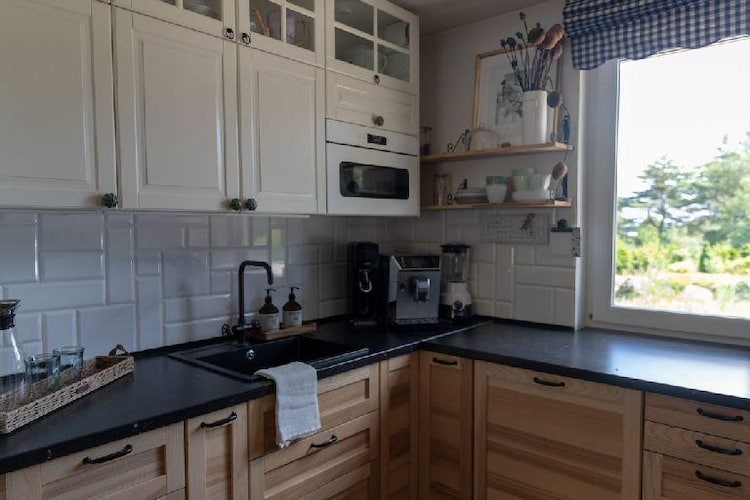 Ground floor: (open kitchen(hob(4 ring stoves, induction), electric kettle, hood, coffee machine, oven, microwave, dishwasher, fridge-freezer, Blender), Living/diningroom(double sofa bed, TV(flatscreen, satellite, smart TV), dining table, seating area, streamingservice), bathroom(shower, washbasin, toilet, hairdryer), washing room(washing machine))\n\nOn the 1st floor: (bedroom(double bed(160 x 200 cm)), bedroom(double bed or 2 single beds, TV(flatscreen, satellite, smart TV)), bedroom(double bed, TV(flatscreen, satellite, smart TV)), bedroom(double bed(160 x 200 cm)), bathroom(bath tub, shower, washbasin, washbasin, toilet))\n\nInternet access, Lawn, heating(central), terrace(private, roofed), garden(private, fenced, 2500 m2), garden furniture, sun loungers, BBQ(gas), parking, swimming pool(private, outside, heatable,  8 x  4 m.), bicycles available, high chair, ironing board, iron, party games, Sunscreen, Swing set, baby crib(free)