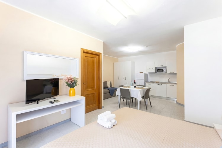 Rina Sea Apartments Mono - Woonkamer