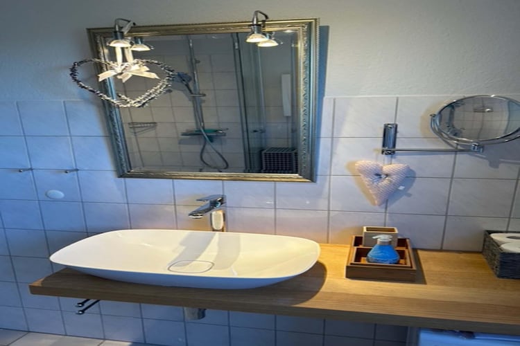 Ferienwohnung Balkon und Aussicht - Badkamer