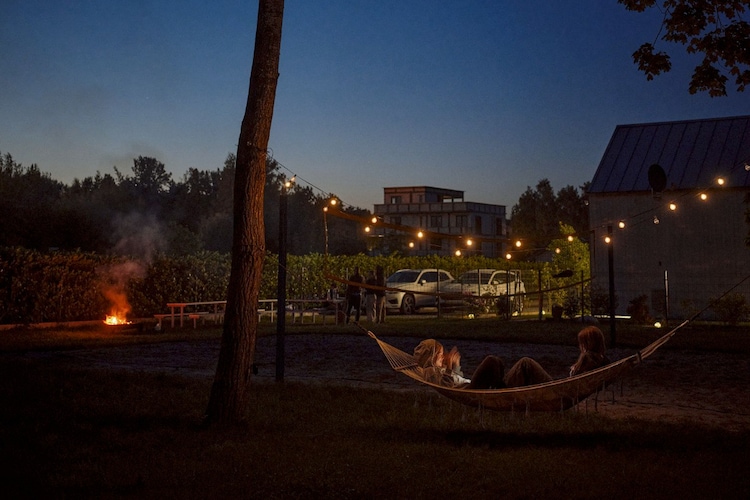Piętrowe domy wakacyjne Mielno - Jardins en été