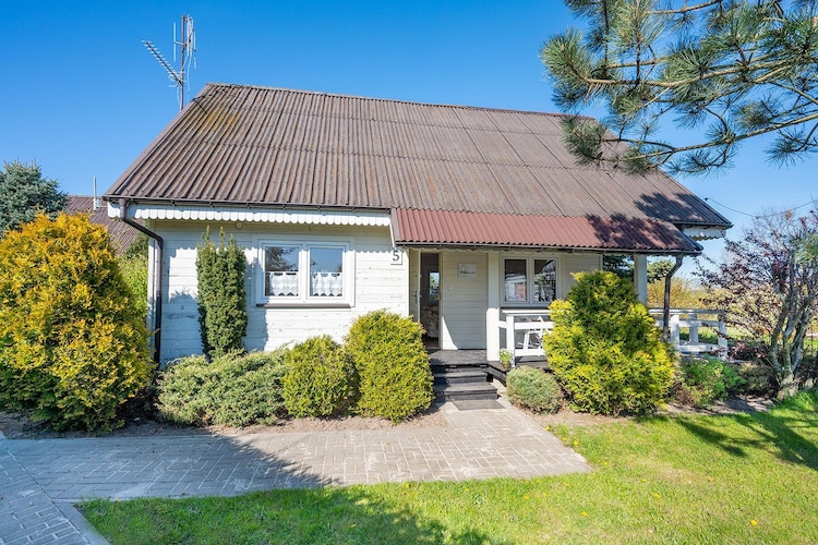 Domek KWIATOWY Bobolin - Exterior in summer