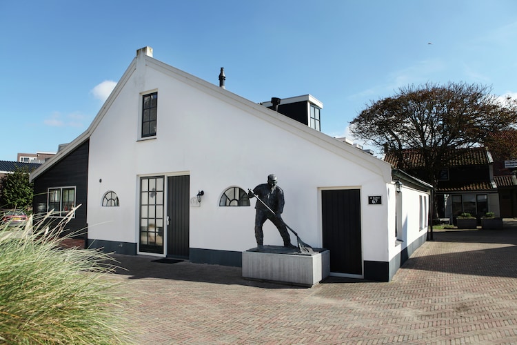 Voormalige boerderij op 150m van zee bij Noordwijk aan Zee