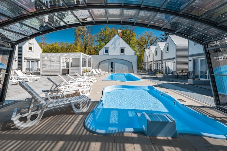 Domki Standard SPA Rewal - Piscine
