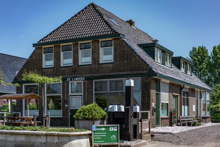 Groepsaccommodatie, gevestigd in het Friese plaatsje Scherpenzeel