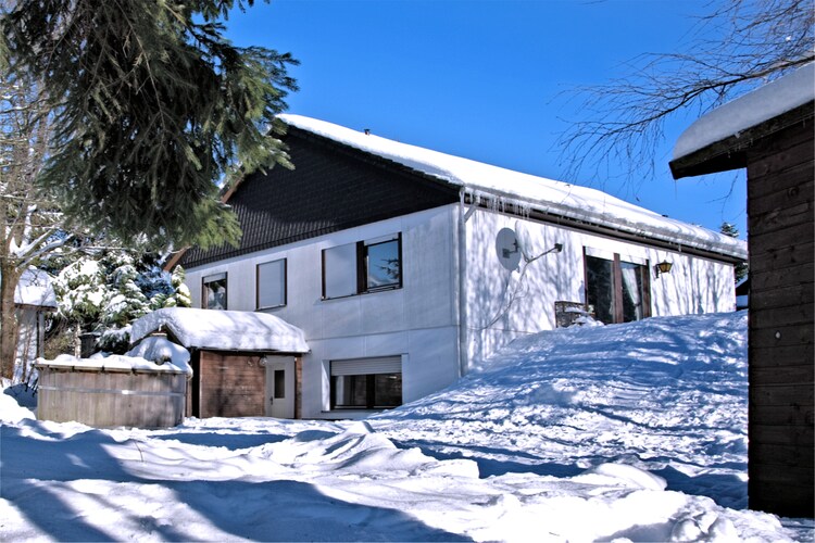Gezellig vakantiehuis met privétuin in Hildfeld, Germany