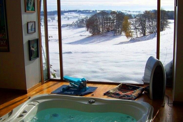 Maison auvergnate avec bubbelbad et sauna
