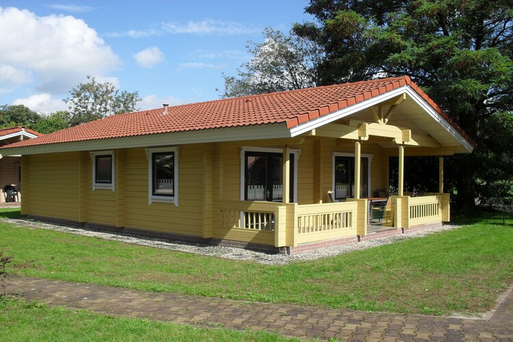 Finse, houten bungalow met magnetron aan de rand van het bos