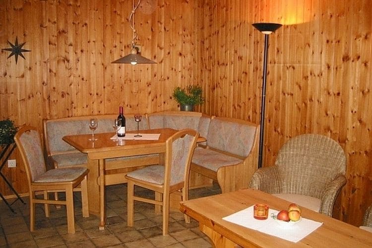 Gepflegt eingerichtete Ferienwohnung in Waldnähe