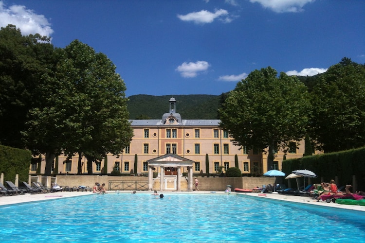 Vakantiehuizen Frankrijk | Drome | Kasteel te huur in Montbrun-Les-Bains met zwembad  met wifi 4 personen