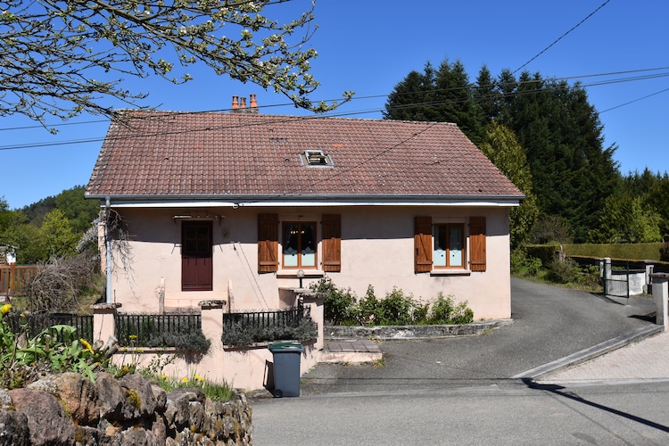 Ruim vakantiehuis in Celles-sur-Plaine met een sauna