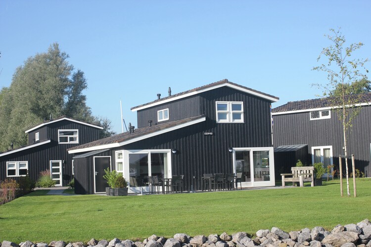 Comfortabele villa met afwasmachine, vlakbij Terherne