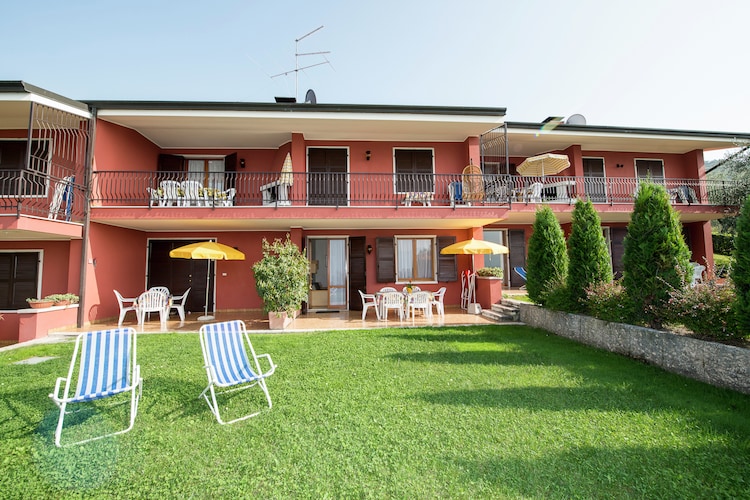 Mooie residentie aan het Gardameer met zwembad en tuin, panoramisch uitzicht